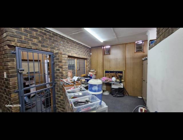 1,500M² WAREHOUSE FOR SALE IN NEW CENTRE